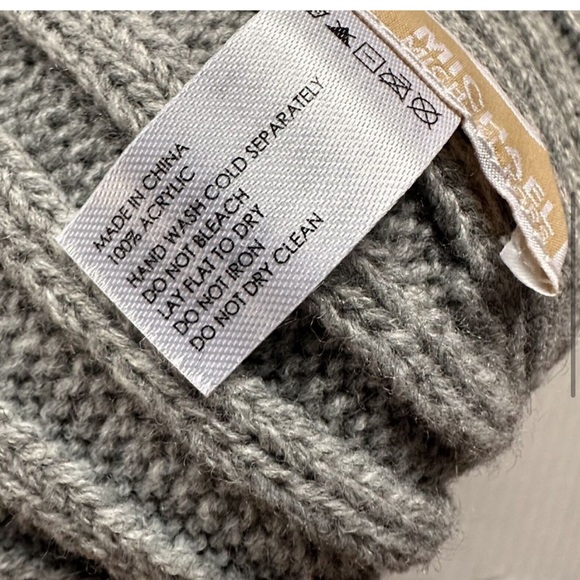 NWT Gray Michael Kors Women's Soft Pom-Pom Rib Knit Beanie Hat - Picture 7 of 8